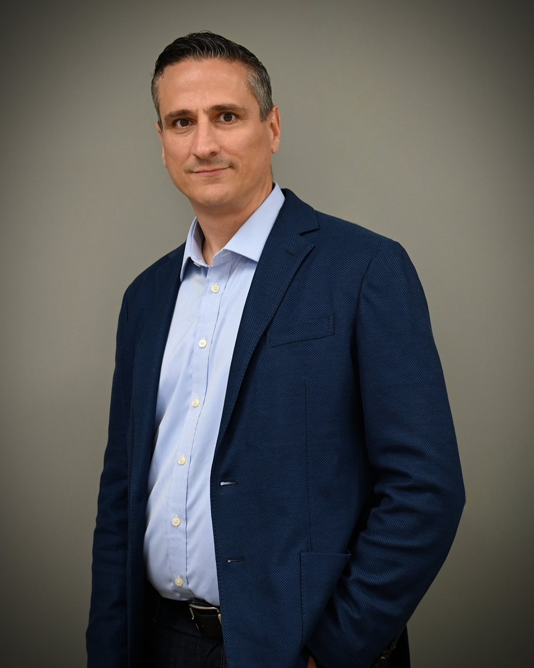 Carmine Cinerari, the President of Sharp Canada Headshot in business suit